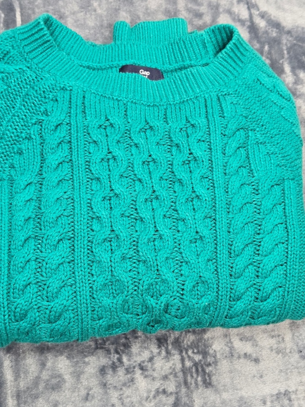 Cable Gap warm sweater